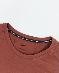NIKE M SOLAR CHASE DRI-FIT ADV SHORT-SLEEVE RUNNING TOP
