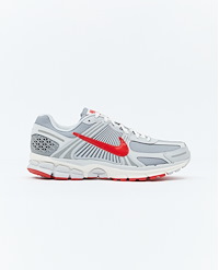 NIKE M ZOOM VOMERO 5 SE