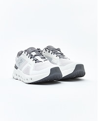 ON M CLOUDRUNNER 2